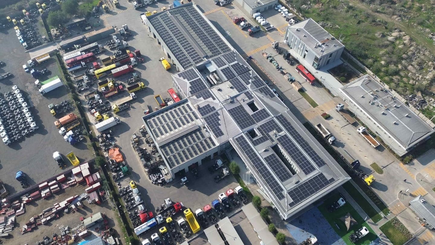 ¿Cuántos paneles solares necesita mi empresa? Guía de dimensionamiento