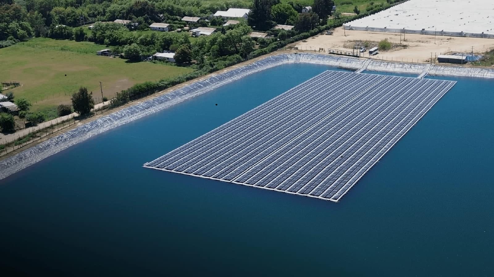 ¿Los paneles solares funcionan en invierno y días nublados?